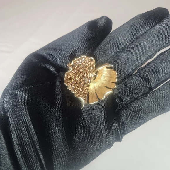 Vintage BSK Ginko Leaf Gold Tone Amber Rhinestone Brooch Leaf Two Tone Brown - Picture 8 of 10